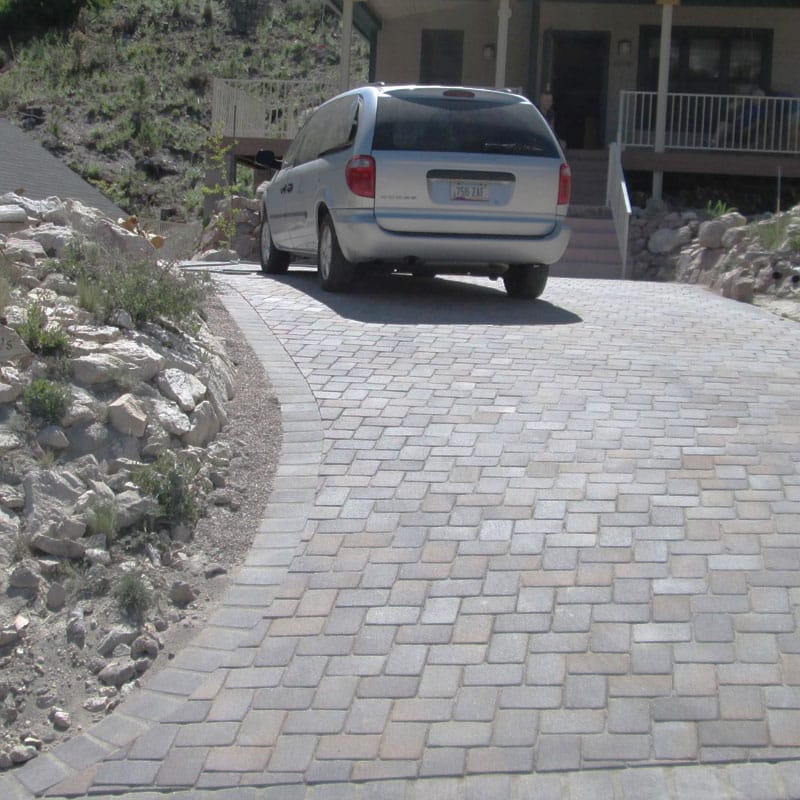 🌿 Driveways and Patios